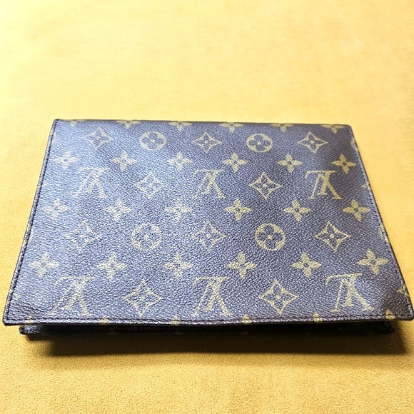 Authentic Louis Vuitton Clutch Rare - Picture 1 of 4
